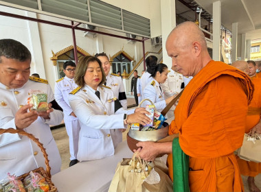 ร่วมกิจกรรมเนื่องในวันคล้ายวันสวรรคตพิธีบำเพ็ญกุศลอุทิศถวายและพิธีถวายดอกไม้จันทน์ภาคประชาชนตัวแทน งานพระราชพิธีถวายพระเพลิงพระบรมศพ สมเด็จพระนางเจ้าสิริกิติ์ พระบรมราชินีนาถ พระบรมราชชนนีพันปีหลวง ... พารามิเตอร์รูปภาพ 13