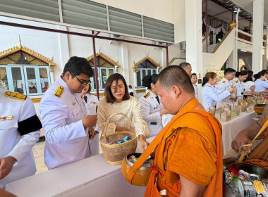 ร่วมกิจกรรมเนื่องในวันคล้ายวันสวรรคตพิธีบำเพ็ญกุศลอุทิศถวายและพิธีถวายดอกไม้จันทน์ภาคประชาชนตัวแทน งานพระราชพิธีถวายพระเพลิงพระบรมศพ สมเด็จพระนางเจ้าสิริกิติ์ พระบรมราชินีนาถ พระบรมราชชนนีพันปีหลวง ... พารามิเตอร์รูปภาพ 14