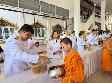 ร่วมกิจกรรมเนื่องในวันคล้ายวันสวรรคตพิธีบำเพ็ญกุศลอุทิศถวายและพิธีถวายดอกไม้จันทน์ภาคประชาชนตัวแทน งานพระราชพิธีถวายพระเพลิงพระบรมศพ สมเด็จพระนางเจ้าสิริกิติ์ พระบรมราชินีนาถ พระบรมราชชนนีพันปีหลวง ... พารามิเตอร์รูปภาพ 17