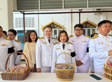 ร่วมกิจกรรมเนื่องในวันคล้ายวันสวรรคตพิธีบำเพ็ญกุศลอุทิศถวายและพิธีถวายดอกไม้จันทน์ภาคประชาชนตัวแทน งานพระราชพิธีถวายพระเพลิงพระบรมศพ สมเด็จพระนางเจ้าสิริกิติ์ พระบรมราชินีนาถ พระบรมราชชนนีพันปีหลวง ... พารามิเตอร์รูปภาพ 9